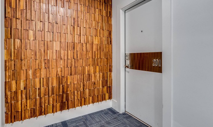 West End Apartment | 1425 Haro St - 3 Bedrooms - Downtown Vancouver