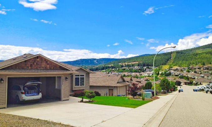 Central Okanagan Bed & Breakfast | 150 m² Bed and breakfast ∙ 3 guests