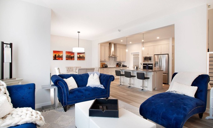 Northwest Calgary House | 16 Person Luxury Escape/DBL Suite