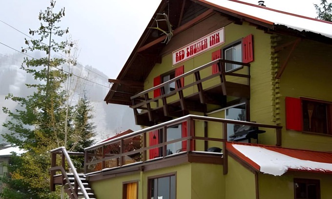 Rossland House | 17 m² Motel ∙ 6 bedrooms ∙ 12 guests