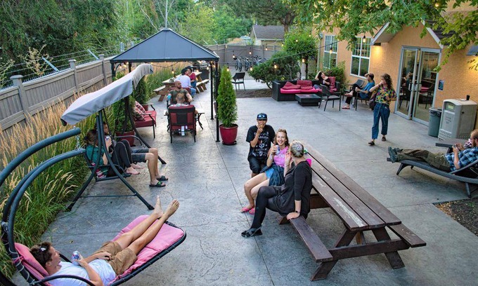 Downtown Kelowna Hostel | 19 m² Hostel ∙ 2 guests