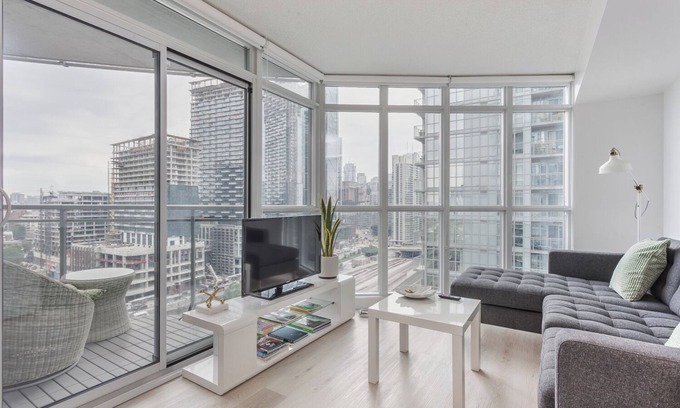 CityPlace Apartment | 1BR Apartment in Toronto close to CN tower and Rogers Centre