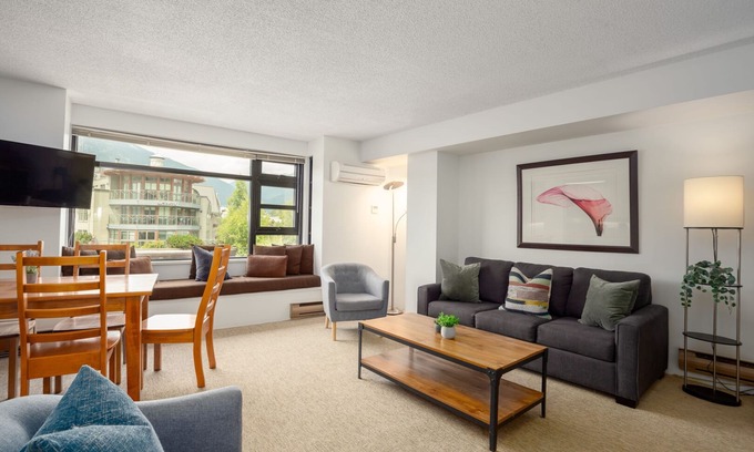Whistler Village Condo | 1BR | Carleton Lodge | Central Village | Ski in Ski out | Whistler Mountain Base | Free Parking