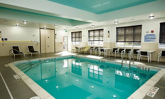 Thunder Bay Hotel | 2-Star Hotel ∙ Hampton Inn & Suites by Hilton Thunder Bay