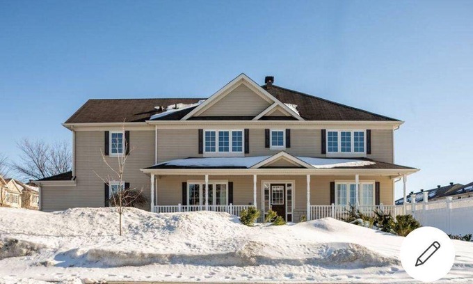 Ottawa Division House | 213 m² House ∙ 5 bedrooms ∙ 9 guests