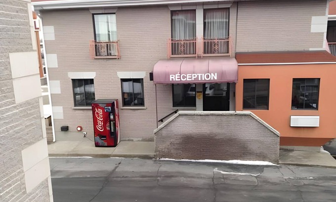 Brossard Hotel | 23 m² Motel ∙ 10 guests