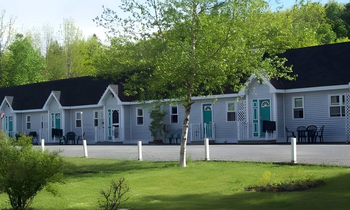 Lunenburg Hotel | 242 m² Motel ∙ 4 bedrooms ∙ 10 guests