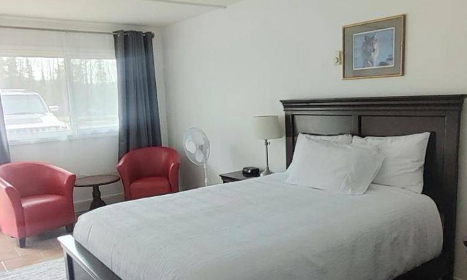 Algoma District Hotel | 25 m² Hotel ∙ 4 guests