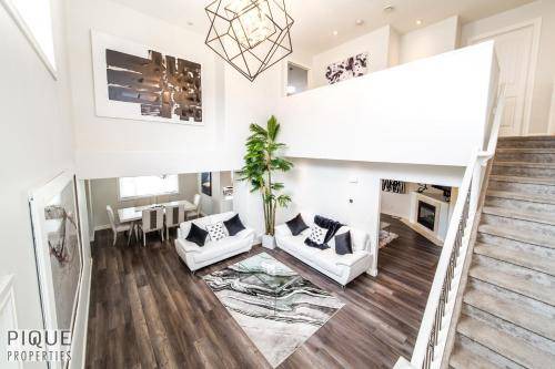 Northwest Edmonton House | 260 m² House ∙ 4 bedrooms ∙ 13 guests