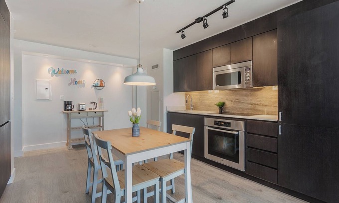 CityPlace Apartment | 2BR Apartment in Toronto - Entertainment District