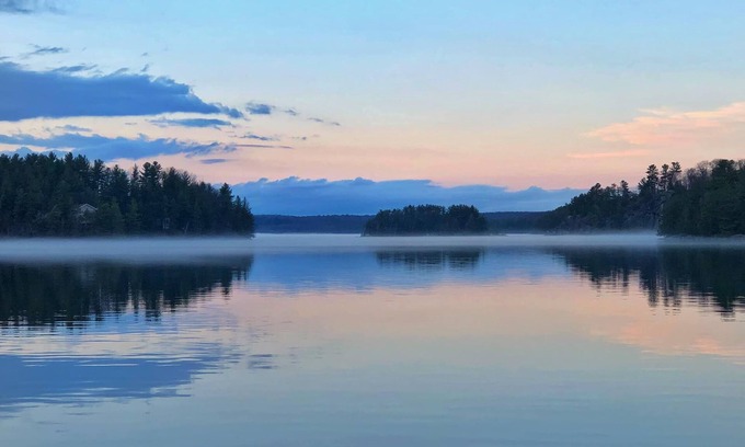 Utterson Cottage | 3 BEDROOM LAKE FRONT COTTAGE WITH SPECTACULAR LAKE VIEWS AND SERENE ATMOSPHERE