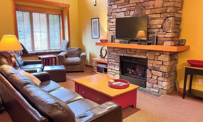 East Kootenay Condo | 3 Bedrooms Plus Loft & Den. Sleeps 10 Adults