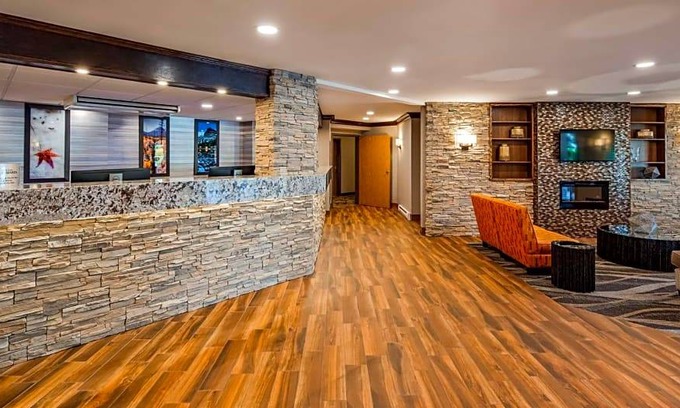 Aldergrove Hotel | 3-Star Hotel ∙ Best Western Plus Country Meadows Inn