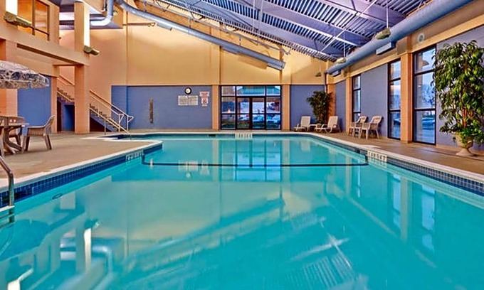 Sheridan Hotel | 3-Star Hotel ∙ Holiday Inn Express & Suites Mississauga-Toronto Southwest, an IHG Hotel