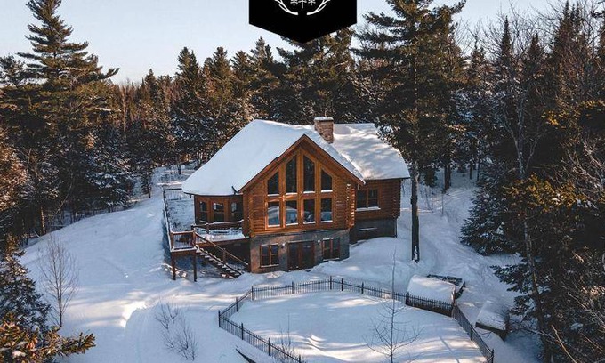 Fiddler Lake Resort Ski Chalet | 362 m² Chalet ∙ 5 bedrooms ∙ 12 guests
