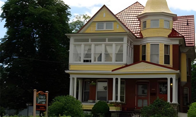 Niagara Falls Bed & Breakfast | 37 m² Bed and breakfast ∙ 2 guests