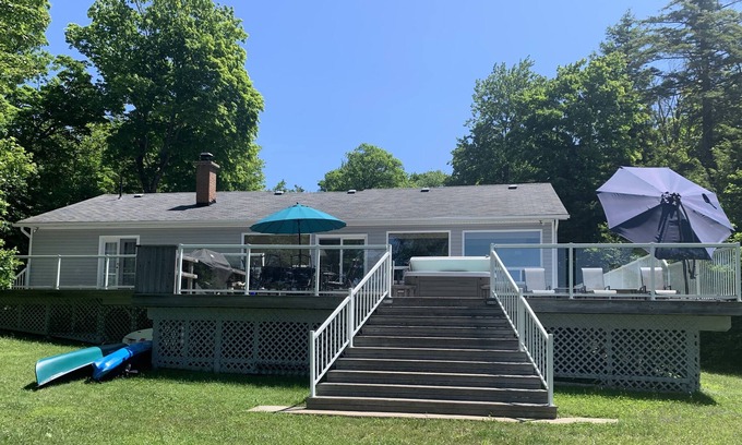 Bala Cottage | 4 Season Muskoka Cottage with Beach and Hot Tub