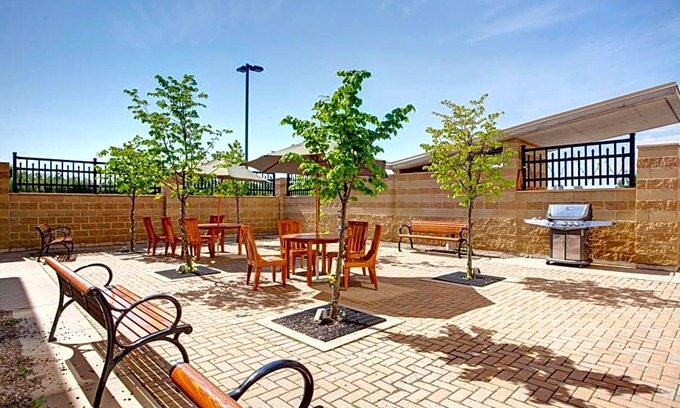 Dartmouth Hotel | 4-Star Hotel ∙ Hampton Inn & Suites by Hilton Dartmouth - Halifax
