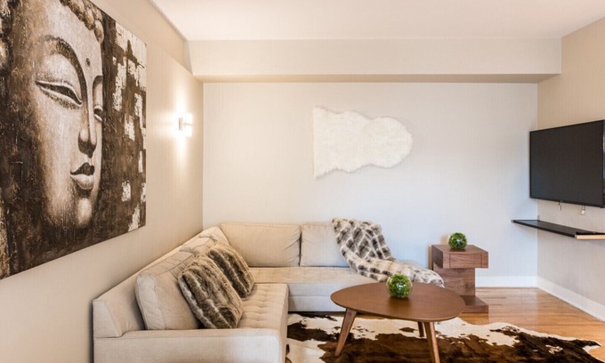 Downtown Montreal Condo | #42-3435 · Cozy Apartment in City Centre 99 Walk Score in Montreal
