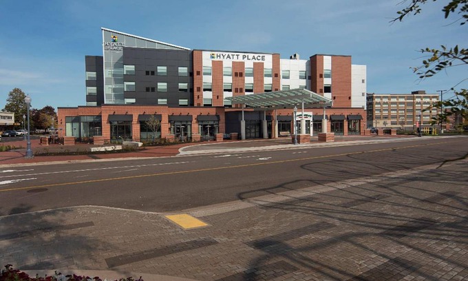 Moncton Hotel | 49 m² Hotel ∙ 127 guests