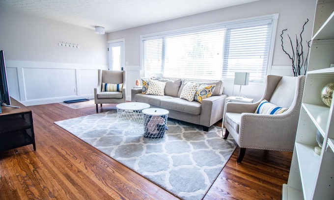 Jasper Place House | 5 mins from WEM - 3 Bedroom Home