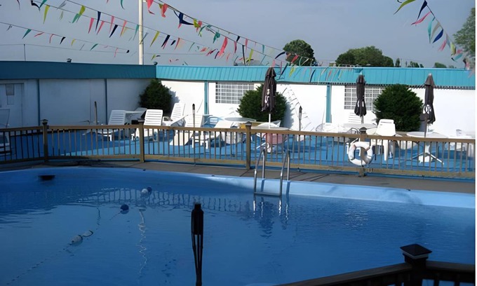 Saint-Jean-Sur-Richelieu Hotel | 50 m² Motel ∙ 2 bedrooms ∙ 5 guests
