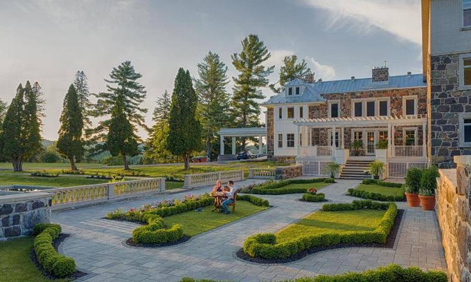 Sainte-Agathe-des-Monts Hotel | 66 m² Hotel ∙ 5 guests