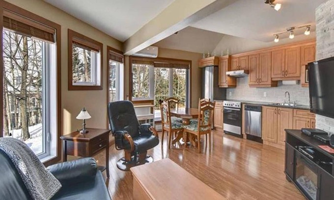 Mont-Tremblant Pedestrian Village Apartment | 70 m² Apartment ∙ 4 guests
