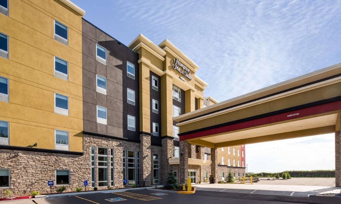 Northwest Edmonton Hotel | 70 m² Hotel ∙ 2 bedrooms ∙ 127 guests