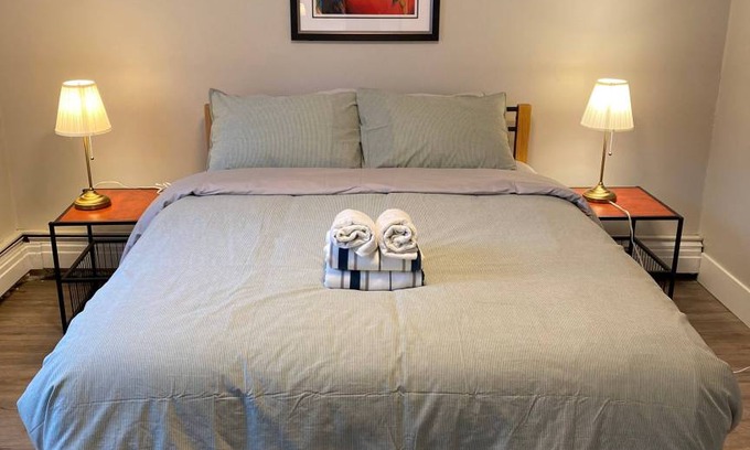 Southwest Edmonton Resort | 750 m² Private room ∙ 2 bedrooms ∙ 4 guests