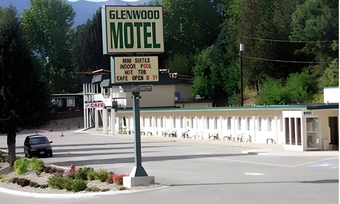 Trail Hotel | 929 m² Motel ∙ 127 guests