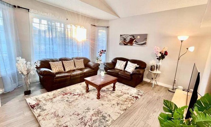 Southwest Calgary House | 97 m² House ∙ 3 bedrooms ∙ 6 guests