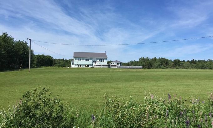 Wallace House | A Coastal Retreat In Wallace 7 Bedrooms 8 Person Hot tub & 32ft Swimming Pool*