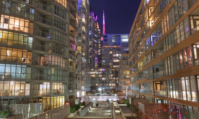 CityPlace Apartment | A Traveller's Paradise - Luxury near CN Tower