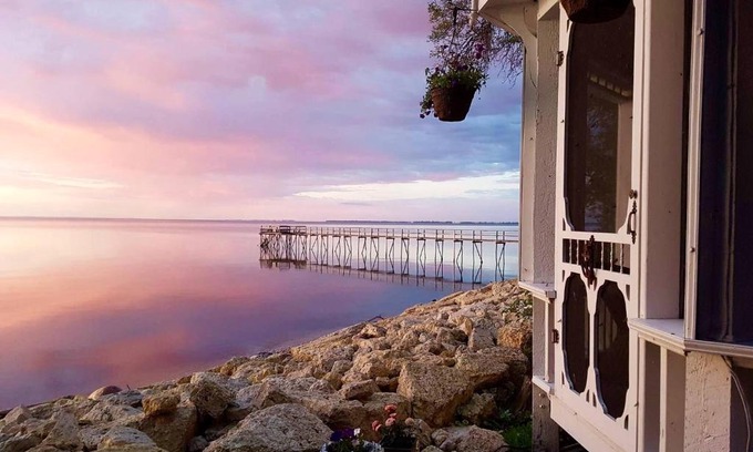 Winnipeg Beach Bed & Breakfast | Aaron's on the Lake