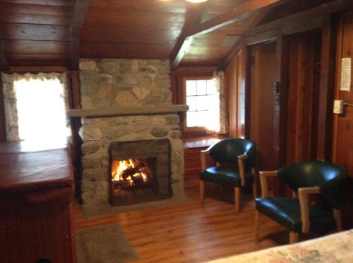 East Kootenay Cabin | Addison's Bungalows