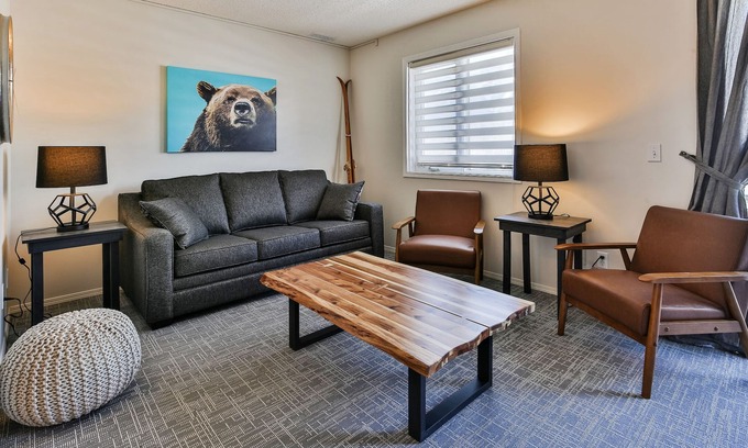 Canmore House | Air Conditioned Mount Rundle View Townhouse - Downtown Canmore
