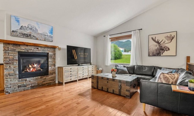 East Kootenay Apartment | Alpenglow Retreat | Fire Pit | Games Room | Pets