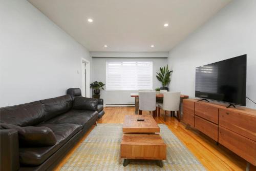 Cote-Des-Neiges—Notre-Dame-De-Grace Apartment | Amazing 2BR on Walkley
