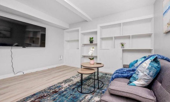 Highland Park Apartment | Apartment ∙ 2 bedrooms ∙ 4 guests