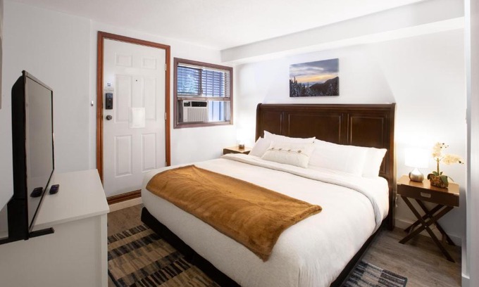 Village North House | Attractive Townhouse in Whistler Village with Hot Tub