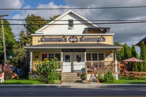 Stanstead Plain Hostel | Auberge Le Sunshine