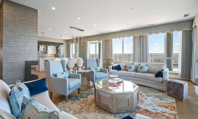 Niagara Falls Apartment | Azure | Penthouse | Fairway Views | Balcony | Gym