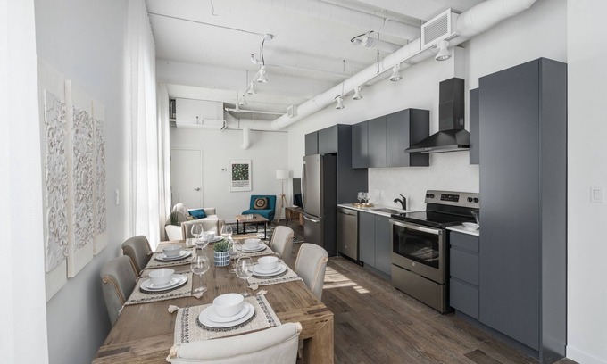 Downtown Montreal Apartment | Bakan -Cozy 1BD 1BA-Downtown-4Guests