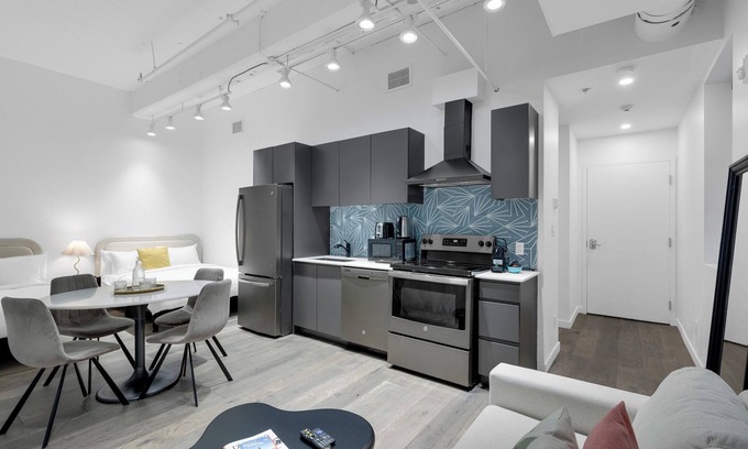 Downtown Montreal Apartment | Bakan - Loft 6Guests Perfect Location Downtown