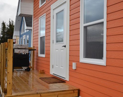 Rocky Harbour House | Bambury's Hillside Chalets - Orange Chalet