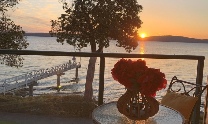 Yellow Point Condo | Beach Bliss oceanfront king studio. View, balcony, pool & hot tub. Fall rates!