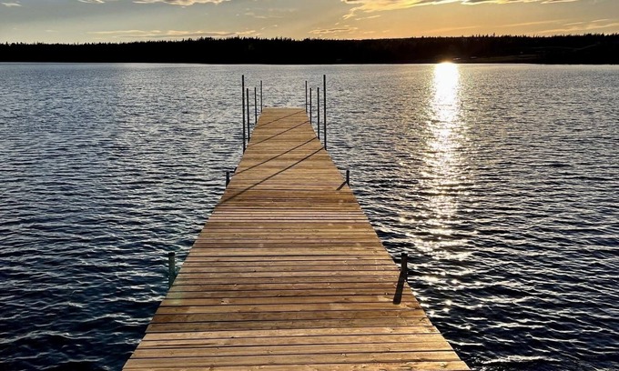 Marion Bridge House | Beachfront home directly on the Mira River