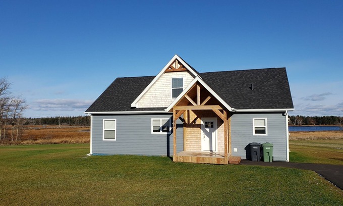 Brackley Beach House | Beautiful 5 Bedroom house/cottage with waterview.