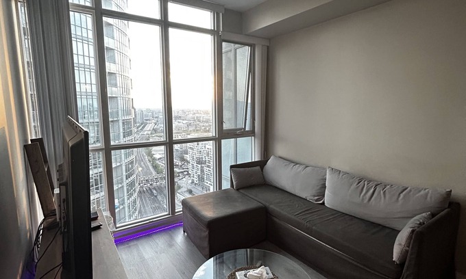 CityPlace Apartment | Beautiful Apartment in the Heart of Toronto